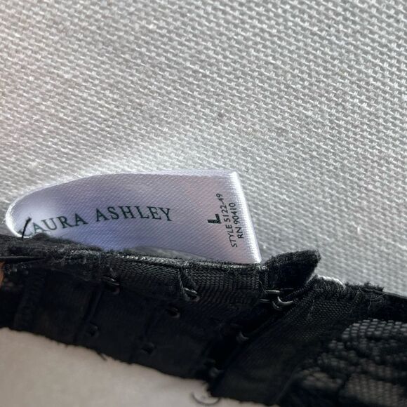 LAURA ASHLEY BLACK LACE BRALETTE SIZE LARGE - Picture 6 of 10